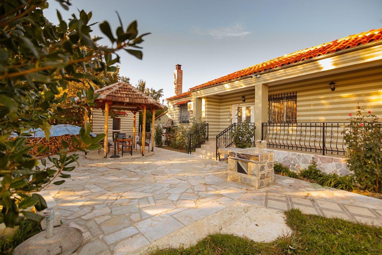 Vila 1 Korce Exterior foto